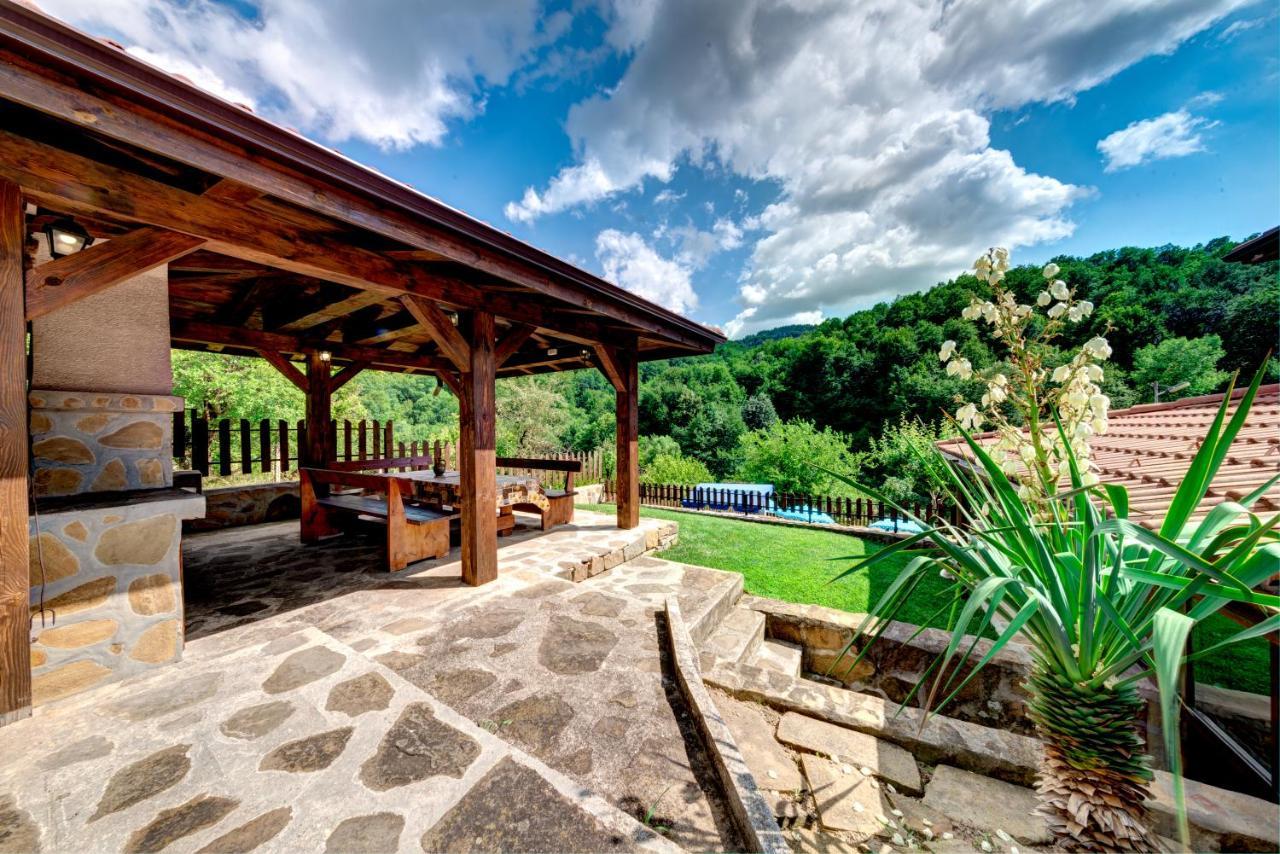 House Maya Tryavna Bagian luar foto