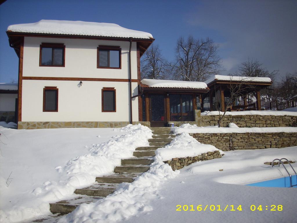 House Maya Tryavna Bagian luar foto